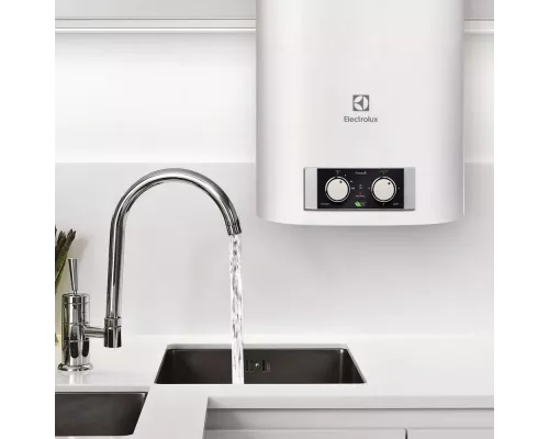 Электрический водонагреватель Electrolux EWH 50 FORMAX белый (сухой ТЭН)