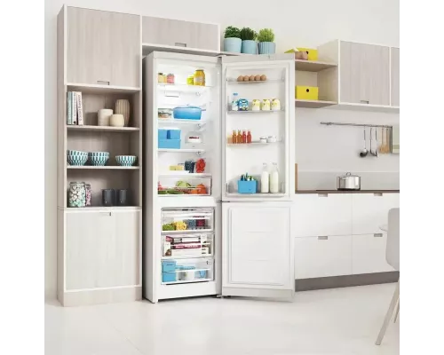 Холодильник Indesit ITS 5200 W белый