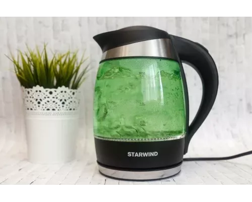 Чайник StarWind SKG2213 зеленый/черный