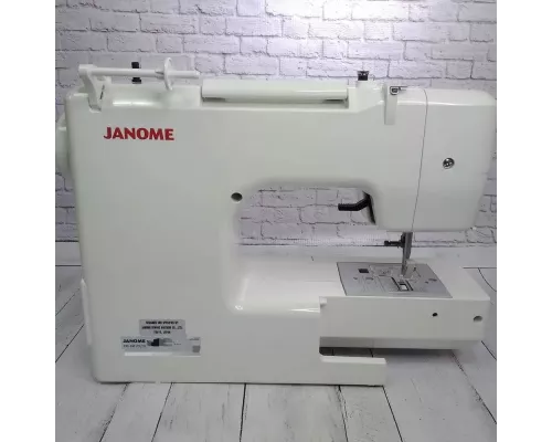 Швейная машина Janome Juno 1512 белый