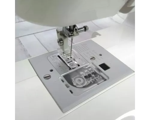 Швейная машина Janome Juno 1512 белый