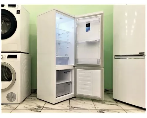 Холодильник Beko RCSK250M00W белый