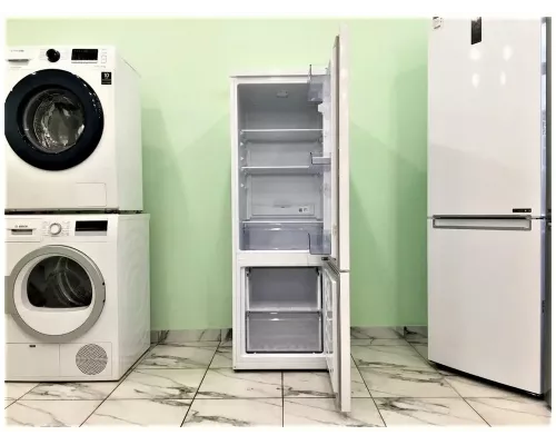 Холодильник Beko RCSK250M00W белый