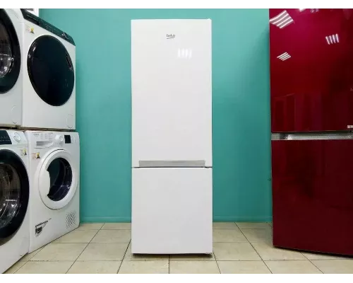 Холодильник Beko RCSK250M00W белый