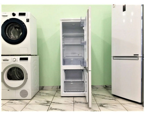 Холодильник Beko RCSK250M00W белый Холодильник Beko RCSK250M00W белый