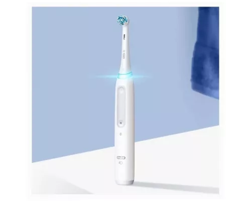 Электрическая зубная щетка Oral-B IO4 WHITE + TRAVEL CASE