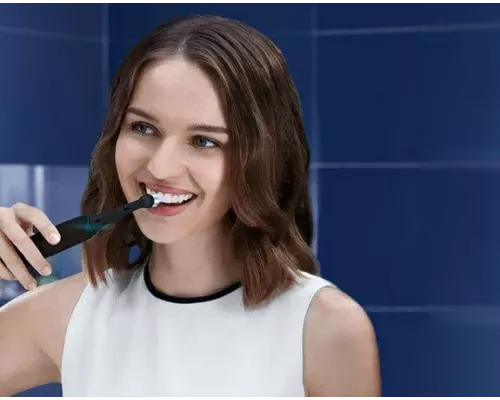 Электрическая зубная щетка Oral-B IO4 WHITE + TRAVEL CASE