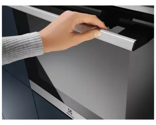 Духовой шкаф Electrolux COE7P31X2 черный/серебристый