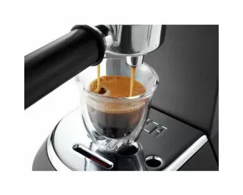 Кофеварка DeLonghi EC685.BK черный