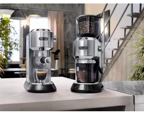 Кофеварка DeLonghi EC685.M