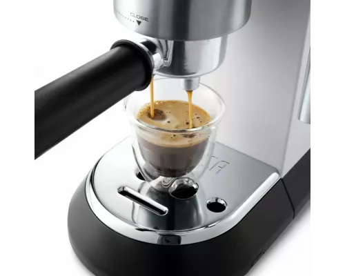 Кофеварка DeLonghi EC685.W белый