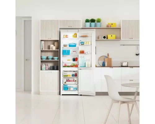 Холодильник Indesit ITS 4200 W белый