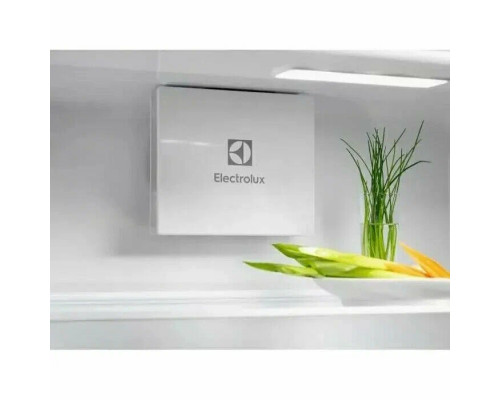 Встраиваемый холодильник Electrolux LNG7TE18S белый Встраиваемый холодильник Electrolux LNG7TE18S белый