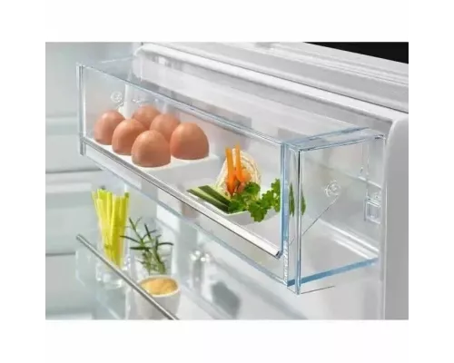 Встраиваемый холодильник Electrolux LNG7TE18S белый