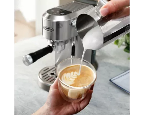 Кофеварка DeLonghi EC890.M