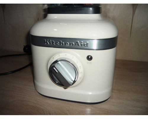 Блендер KitchenAid 5KSB4026EAC кремовый Блендер KitchenAid 5KSB4026EAC кремовый