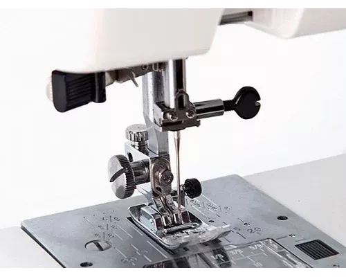 Швейная машина Janome 7524A белый
