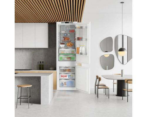 Встраиваемый холодильник Grundig GKIN25720 белый