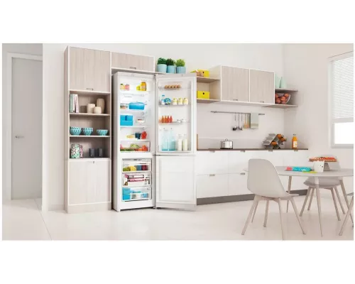 Холодильник Indesit ITR 4200 W