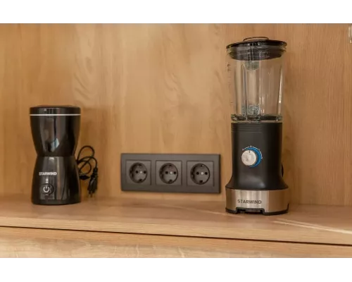 Кофемолка StarWind SGP8426 черный