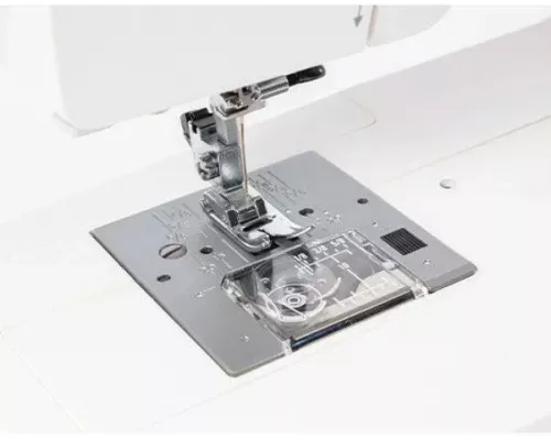 Швейная машина Janome Sewist 709