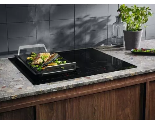 Варочная поверхность Electrolux EIV644 черный